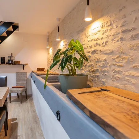 بيت للعطل Val